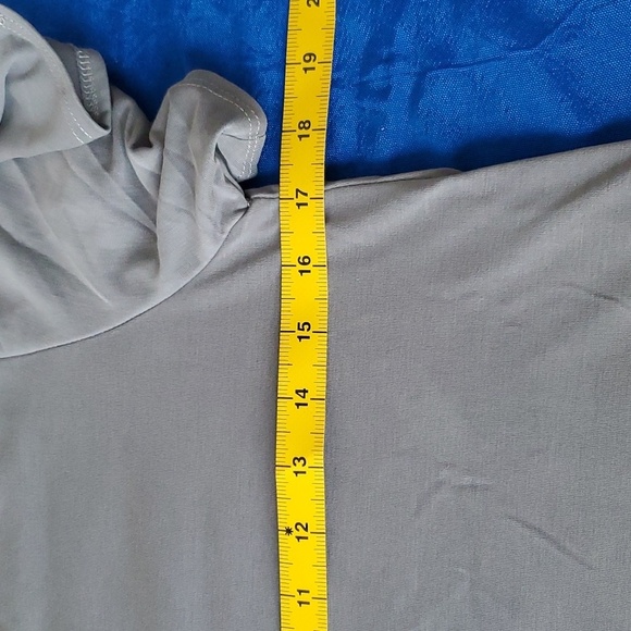 Green Envelope Los Angeles Grey top - Picture 16 of 16